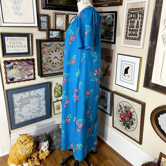 80s Vintage Made in Hawaii Blue and Pink Orchid Print Short Sleeve Maxi MuuMuu - Picture 3 of 5